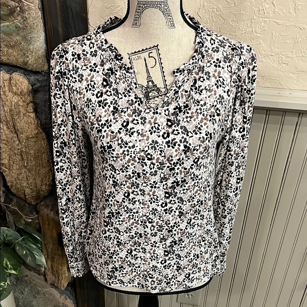 Black and White Fitted Long Sleeve Blouse with Mandarin Collar